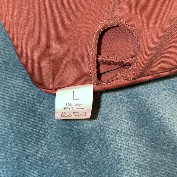 4 bikini tops - Picture 4 of 8